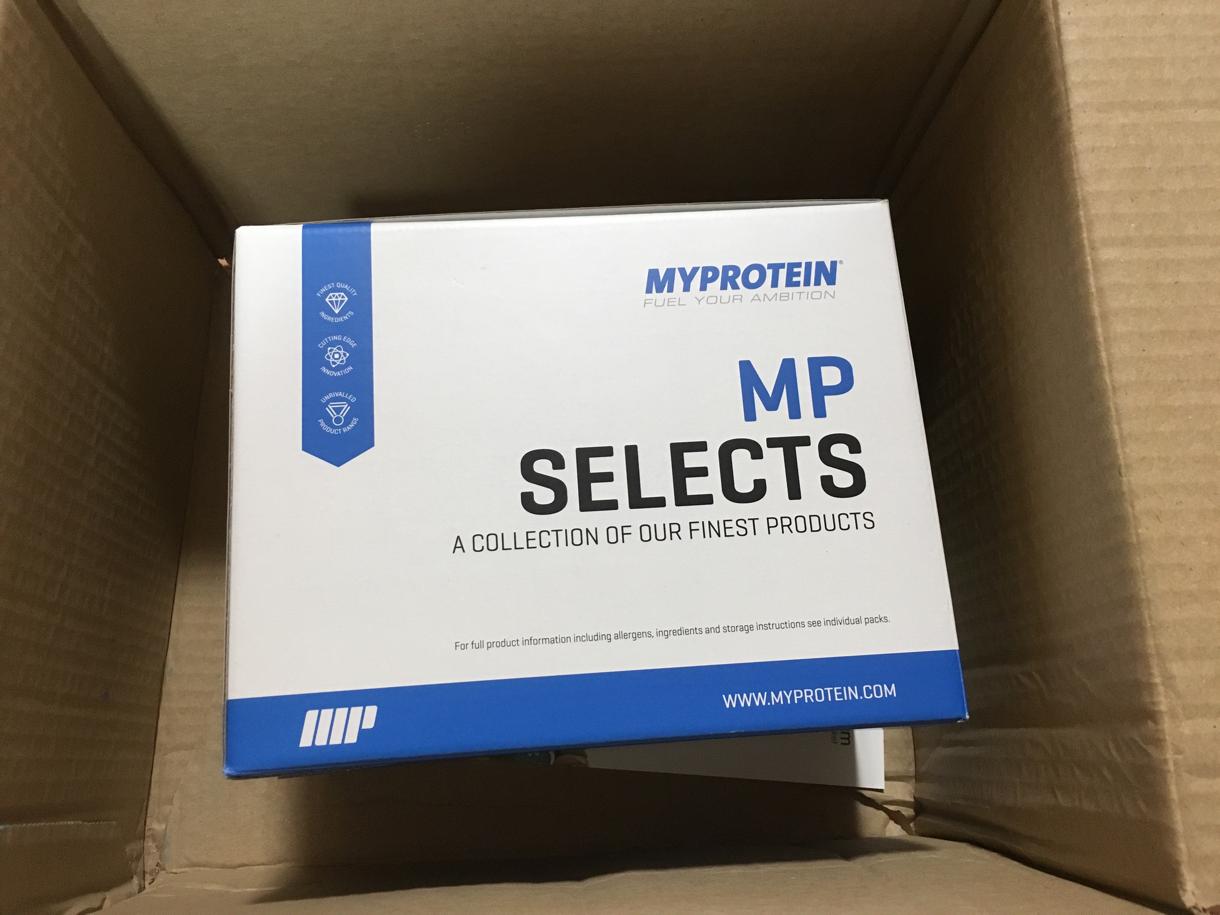 公式HPでも発表されていないマイプロテインの成分表を公開！サンプルボックスの中でたんぱく質含有量が多いのはどれ？